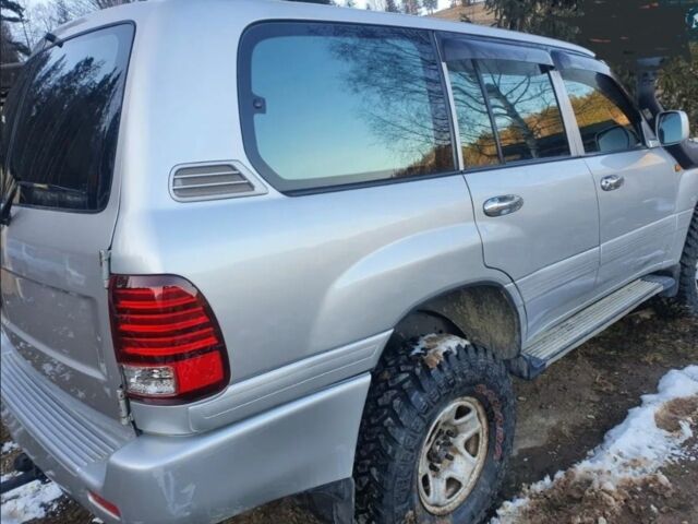 Серый Тойота Ленд Крузер 105, объемом двигателя 4.2 л и пробегом 280 тыс. км за 24900 $, фото 2 на Automoto.ua