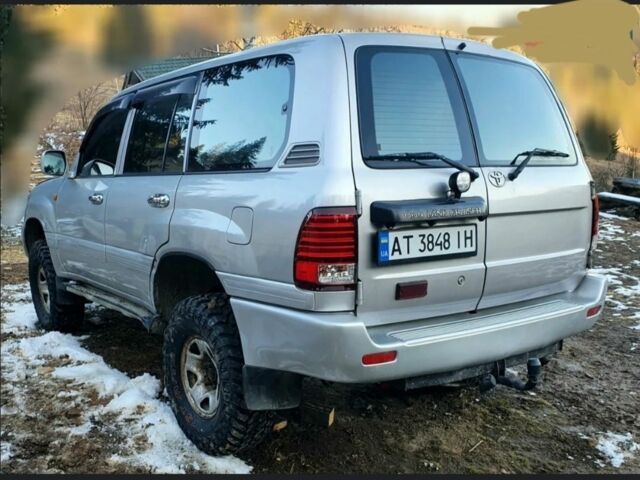 Серый Тойота Ленд Крузер 105, объемом двигателя 4.2 л и пробегом 280 тыс. км за 24900 $, фото 3 на Automoto.ua