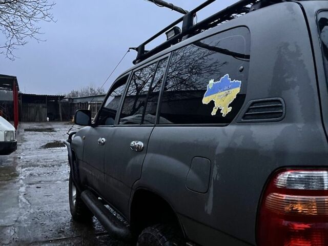 Серый Тойота Ленд Крузер 105, объемом двигателя 4.2 л и пробегом 3 тыс. км за 25000 $, фото 3 на Automoto.ua