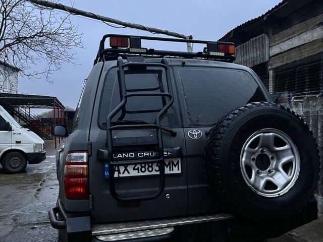 Серый Тойота Ленд Крузер 105, объемом двигателя 4.2 л и пробегом 3 тыс. км за 25000 $, фото 2 на Automoto.ua