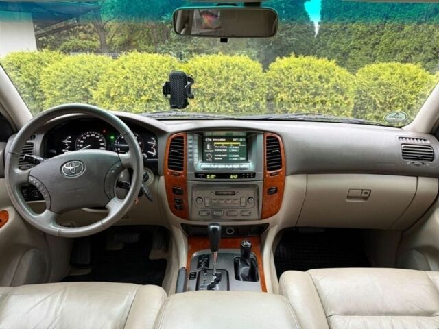 Зеленый Тойота Ленд Крузер 105, объемом двигателя 4.2 л и пробегом 265 тыс. км за 3300 $, фото 4 на Automoto.ua