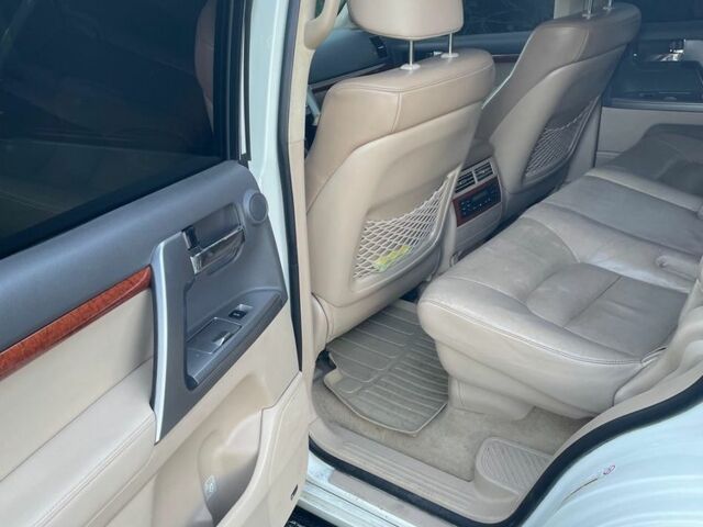 Белый Тойота Ленд Крузер 200, объемом двигателя 4.6 л и пробегом 193 тыс. км за 32500 $, фото 6 на Automoto.ua