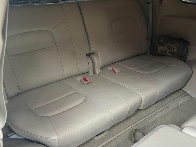 Белый Тойота Ленд Крузер 200, объемом двигателя 4.6 л и пробегом 193 тыс. км за 32500 $, фото 5 на Automoto.ua