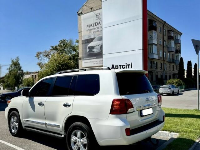 Белый Тойота Ленд Крузер 200, объемом двигателя 4.6 л и пробегом 193 тыс. км за 32500 $, фото 1 на Automoto.ua