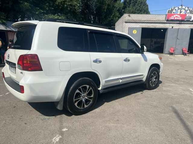 Белый Тойота Ленд Крузер 200, объемом двигателя 4.6 л и пробегом 257 тыс. км за 37000 $, фото 6 на Automoto.ua