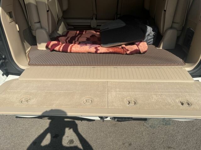 Белый Тойота Ленд Крузер 200, объемом двигателя 4.6 л и пробегом 257 тыс. км за 37000 $, фото 21 на Automoto.ua