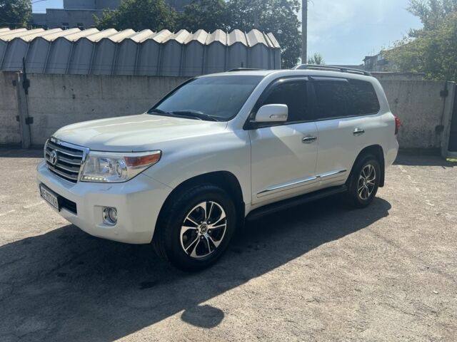 Белый Тойота Ленд Крузер 200, объемом двигателя 4.6 л и пробегом 257 тыс. км за 37000 $, фото 7 на Automoto.ua