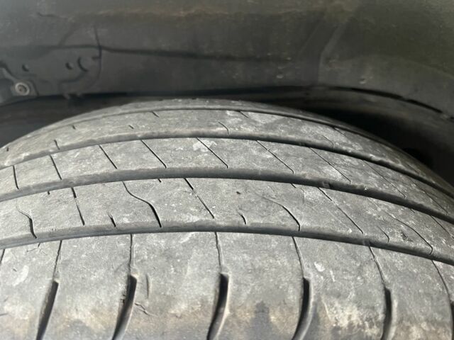 Белый Тойота Ленд Крузер 200, объемом двигателя 4.6 л и пробегом 257 тыс. км за 37000 $, фото 14 на Automoto.ua