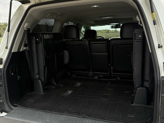 Белый Тойота Ленд Крузер 200, объемом двигателя 4.5 л и пробегом 127 тыс. км за 38095 $, фото 3 на Automoto.ua