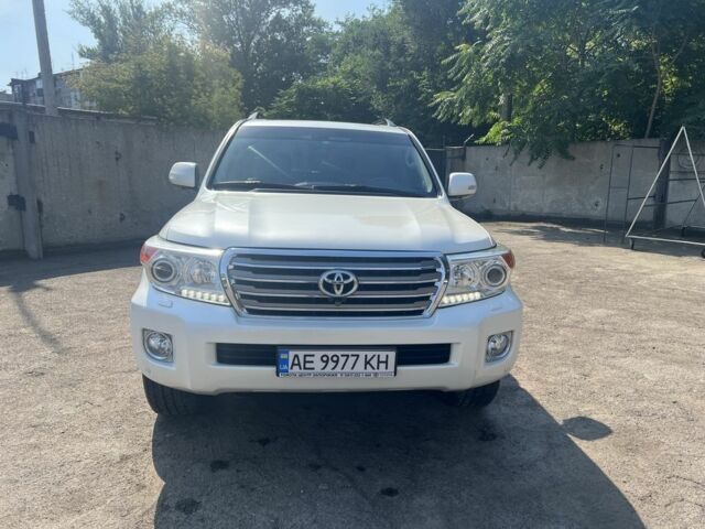 Белый Тойота Ленд Крузер 200, объемом двигателя 4.6 л и пробегом 257 тыс. км за 37000 $, фото 2 на Automoto.ua