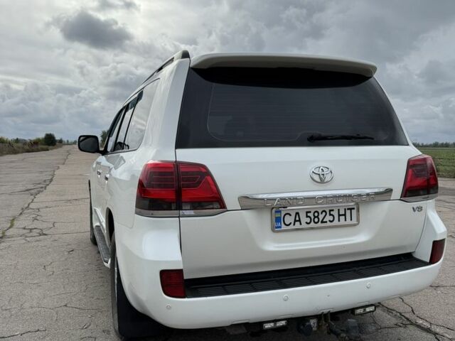 Белый Тойота Ленд Крузер 200, объемом двигателя 4.5 л и пробегом 127 тыс. км за 38095 $, фото 5 на Automoto.ua