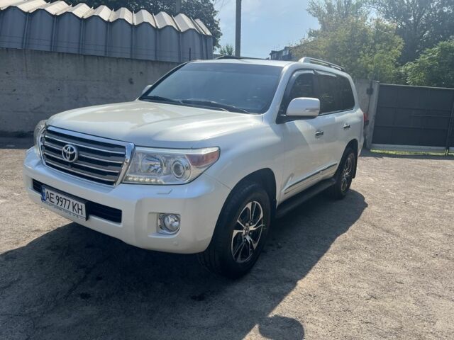 Белый Тойота Ленд Крузер 200, объемом двигателя 4.6 л и пробегом 257 тыс. км за 37000 $, фото 3 на Automoto.ua