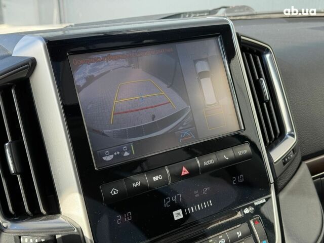 Белый Тойота Ленд Крузер 200, объемом двигателя 4.7 л и пробегом 145 тыс. км за 46590 $, фото 18 на Automoto.ua