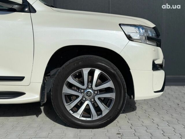 Белый Тойота Ленд Крузер 200, объемом двигателя 4.7 л и пробегом 145 тыс. км за 46590 $, фото 24 на Automoto.ua