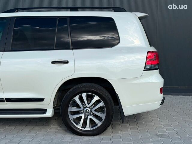 Белый Тойота Ленд Крузер 200, объемом двигателя 4.7 л и пробегом 145 тыс. км за 46590 $, фото 6 на Automoto.ua