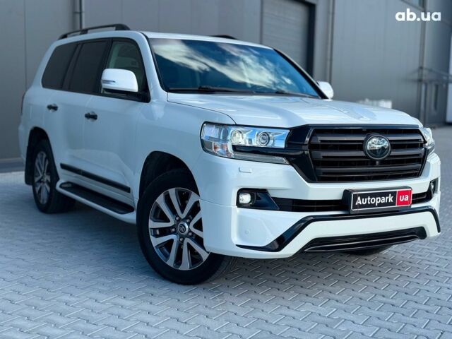 Белый Тойота Ленд Крузер 200, объемом двигателя 4.7 л и пробегом 145 тыс. км за 46590 $, фото 2 на Automoto.ua