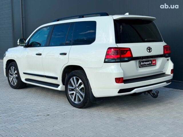 Белый Тойота Ленд Крузер 200, объемом двигателя 4.7 л и пробегом 145 тыс. км за 46590 $, фото 7 на Automoto.ua