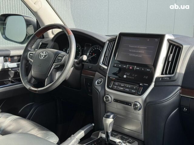 Белый Тойота Ленд Крузер 200, объемом двигателя 4.7 л и пробегом 145 тыс. км за 46590 $, фото 32 на Automoto.ua