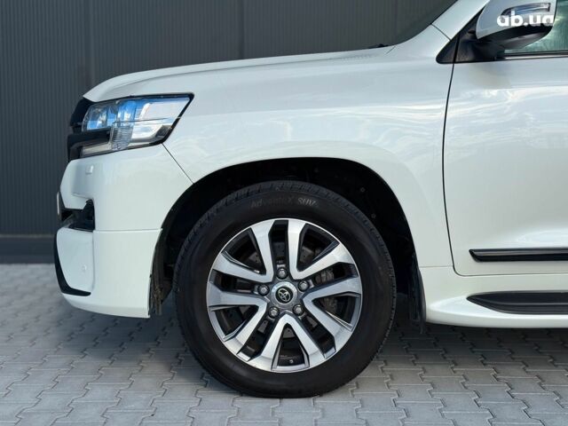 Белый Тойота Ленд Крузер 200, объемом двигателя 4.7 л и пробегом 145 тыс. км за 46590 $, фото 5 на Automoto.ua