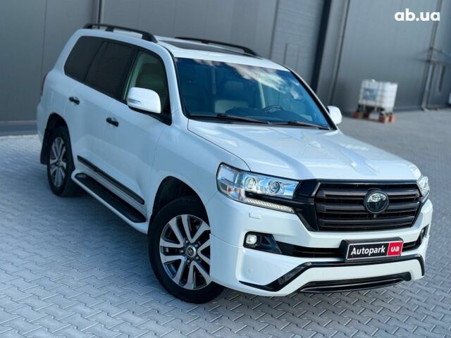 Белый Тойота Ленд Крузер 200, объемом двигателя 4.7 л и пробегом 145 тыс. км за 46590 $, фото 3 на Automoto.ua