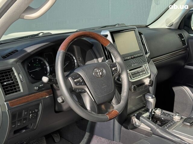Белый Тойота Ленд Крузер 200, объемом двигателя 4.7 л и пробегом 145 тыс. км за 46590 $, фото 14 на Automoto.ua
