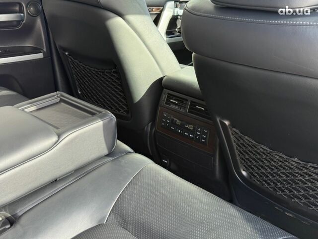 Белый Тойота Ленд Крузер 200, объемом двигателя 4.7 л и пробегом 145 тыс. км за 46590 $, фото 31 на Automoto.ua