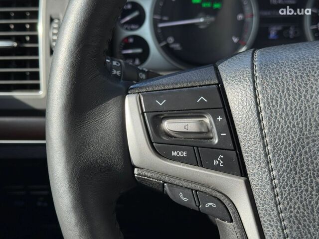 Белый Тойота Ленд Крузер 200, объемом двигателя 4.7 л и пробегом 145 тыс. км за 46590 $, фото 21 на Automoto.ua