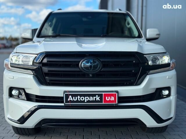 Белый Тойота Ленд Крузер 200, объемом двигателя 4.7 л и пробегом 145 тыс. км за 46590 $, фото 28 на Automoto.ua