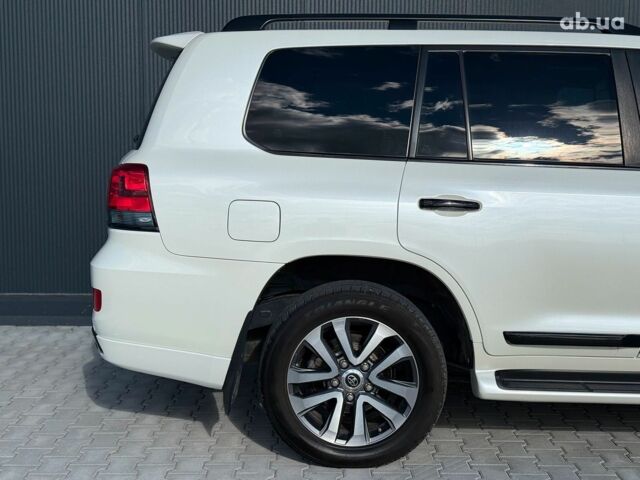 Белый Тойота Ленд Крузер 200, объемом двигателя 4.7 л и пробегом 145 тыс. км за 46590 $, фото 25 на Automoto.ua