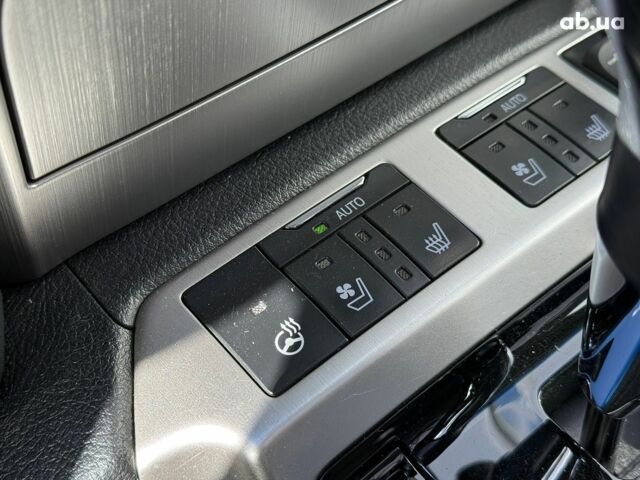 Белый Тойота Ленд Крузер 200, объемом двигателя 4.7 л и пробегом 145 тыс. км за 46590 $, фото 19 на Automoto.ua