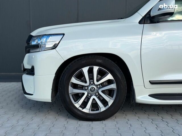 Белый Тойота Ленд Крузер 200, объемом двигателя 4.7 л и пробегом 145 тыс. км за 46590 $, фото 9 на Automoto.ua