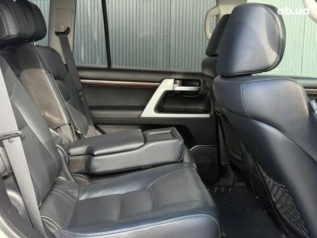 Белый Тойота Ленд Крузер 200, объемом двигателя 4.7 л и пробегом 145 тыс. км за 46590 $, фото 33 на Automoto.ua