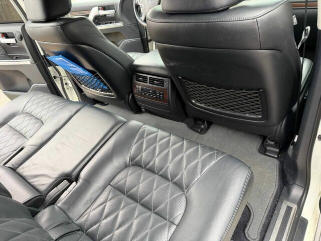 Белый Тойота Ленд Крузер 200, объемом двигателя 4.5 л и пробегом 167 тыс. км за 46500 $, фото 3 на Automoto.ua