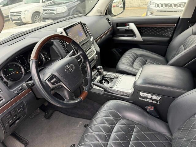 Белый Тойота Ленд Крузер 200, объемом двигателя 4.5 л и пробегом 167 тыс. км за 46500 $, фото 9 на Automoto.ua