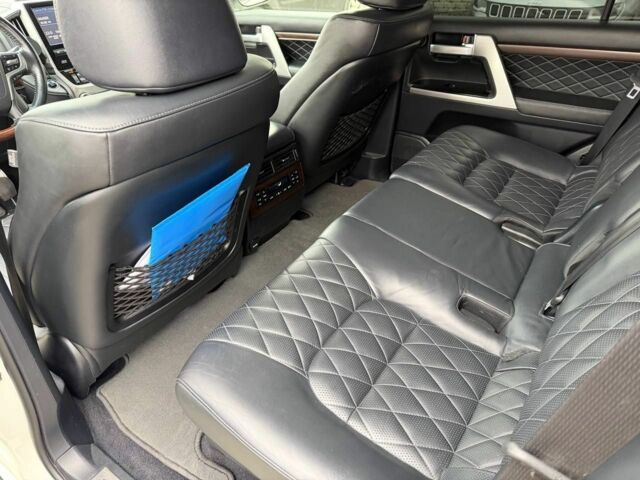 Белый Тойота Ленд Крузер 200, объемом двигателя 4.5 л и пробегом 167 тыс. км за 46800 $, фото 2 на Automoto.ua