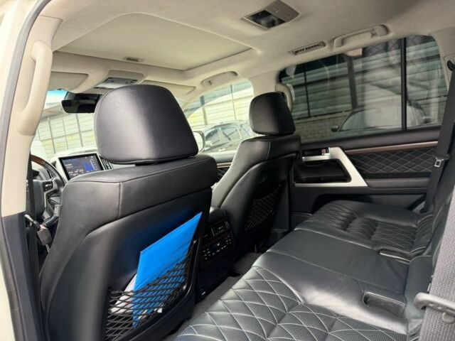 Белый Тойота Ленд Крузер 200, объемом двигателя 4.5 л и пробегом 167 тыс. км за 46500 $, фото 5 на Automoto.ua