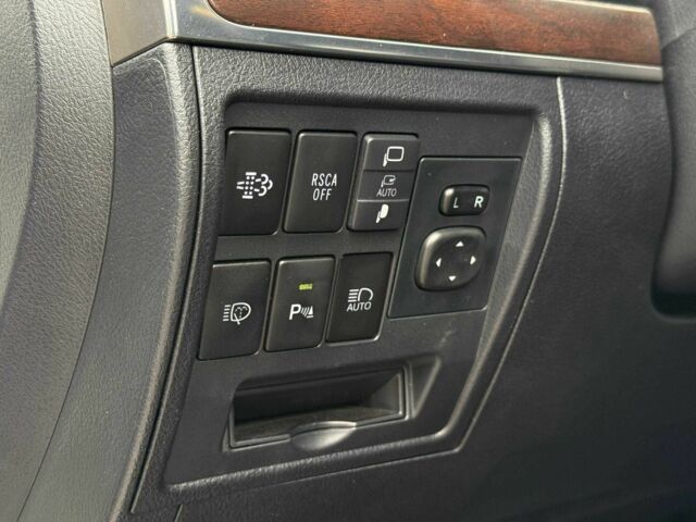 Белый Тойота Ленд Крузер 200, объемом двигателя 4.5 л и пробегом 205 тыс. км за 53500 $, фото 17 на Automoto.ua