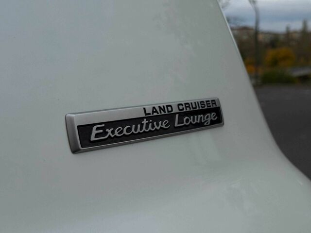 Белый Тойота Ленд Крузер 200, объемом двигателя 4.5 л и пробегом 205 тыс. км за 53500 $, фото 7 на Automoto.ua
