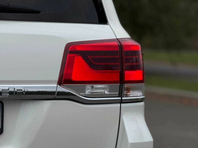 Белый Тойота Ленд Крузер 200, объемом двигателя 4.5 л и пробегом 205 тыс. км за 53500 $, фото 11 на Automoto.ua