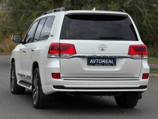 Белый Тойота Ленд Крузер 200, объемом двигателя 4.5 л и пробегом 205 тыс. км за 53500 $, фото 8 на Automoto.ua