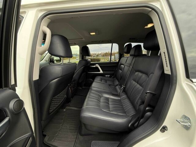 Белый Тойота Ленд Крузер 200, объемом двигателя 4.5 л и пробегом 205 тыс. км за 53500 $, фото 13 на Automoto.ua