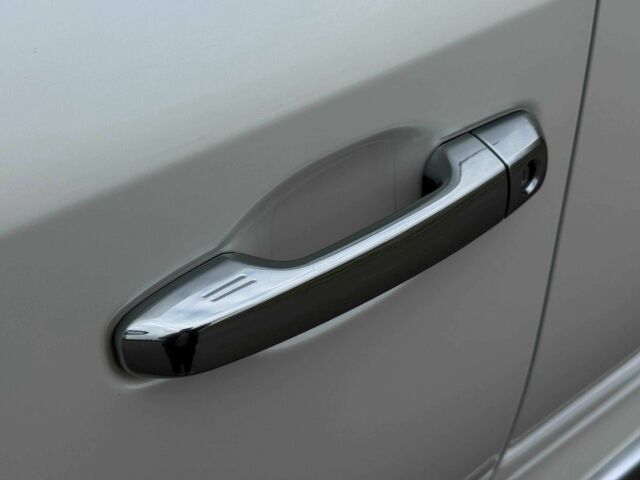 Белый Тойота Ленд Крузер 200, объемом двигателя 4.5 л и пробегом 205 тыс. км за 53500 $, фото 6 на Automoto.ua