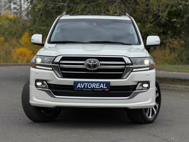 Белый Тойота Ленд Крузер 200, объемом двигателя 4.5 л и пробегом 205 тыс. км за 53500 $, фото 2 на Automoto.ua