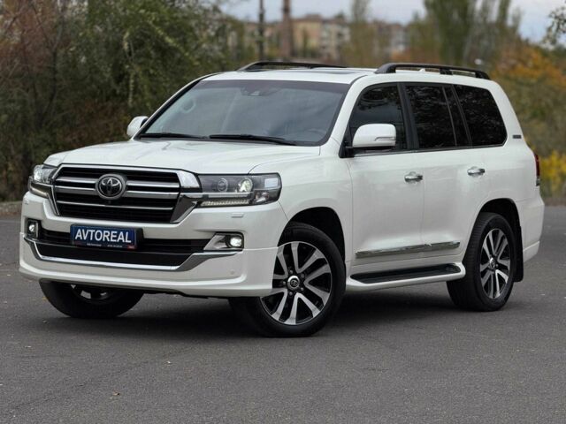 Белый Тойота Ленд Крузер 200, объемом двигателя 4.5 л и пробегом 205 тыс. км за 53500 $, фото 1 на Automoto.ua