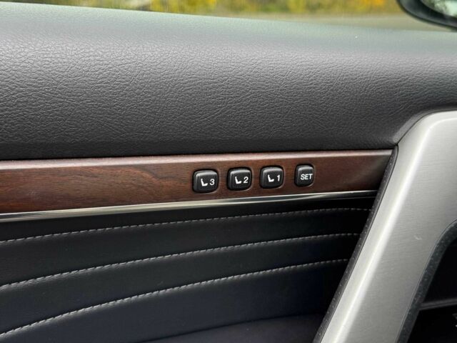 Белый Тойота Ленд Крузер 200, объемом двигателя 4.5 л и пробегом 205 тыс. км за 53500 $, фото 15 на Automoto.ua