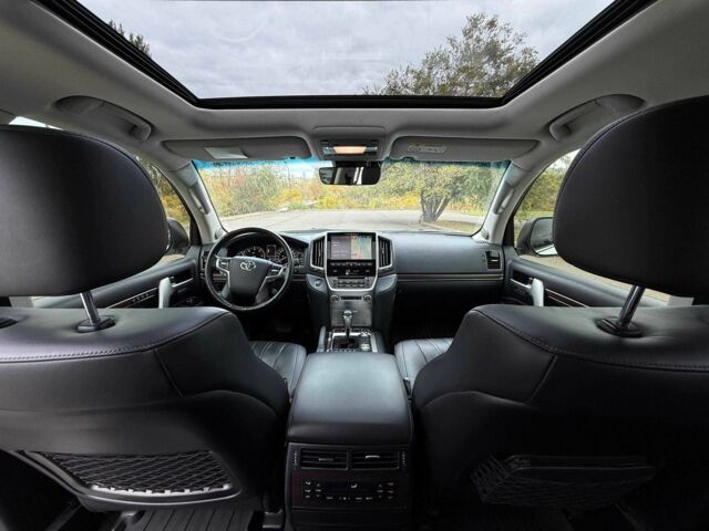 Белый Тойота Ленд Крузер 200, объемом двигателя 4.5 л и пробегом 205 тыс. км за 53500 $, фото 23 на Automoto.ua