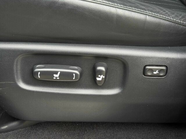 Белый Тойота Ленд Крузер 200, объемом двигателя 4.5 л и пробегом 205 тыс. км за 53500 $, фото 18 на Automoto.ua