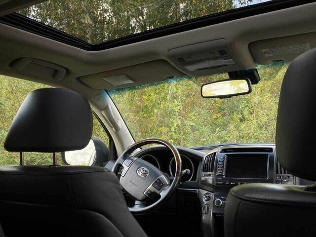 Бежевый Тойота Ленд Крузер 200, объемом двигателя 4.5 л и пробегом 519 тыс. км за 20500 $, фото 2 на Automoto.ua