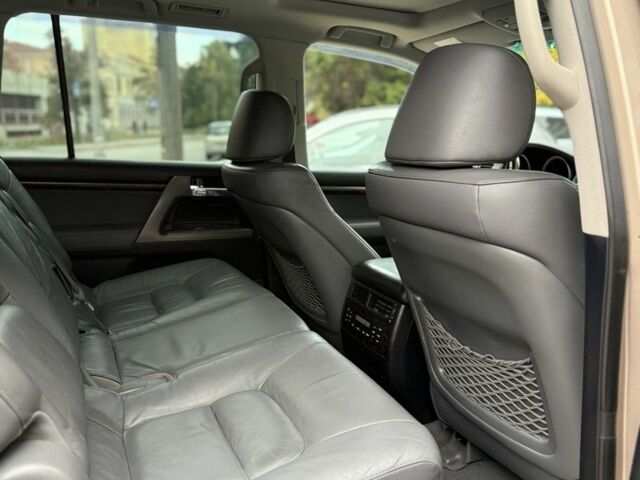 Бежевый Тойота Ленд Крузер 200, объемом двигателя 4.5 л и пробегом 300 тыс. км за 23200 $, фото 5 на Automoto.ua