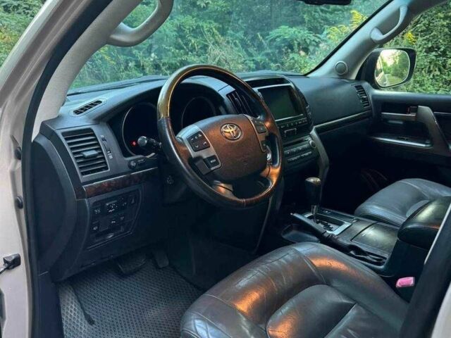 Бежевый Тойота Ленд Крузер 200, объемом двигателя 4.5 л и пробегом 519 тыс. км за 20500 $, фото 3 на Automoto.ua